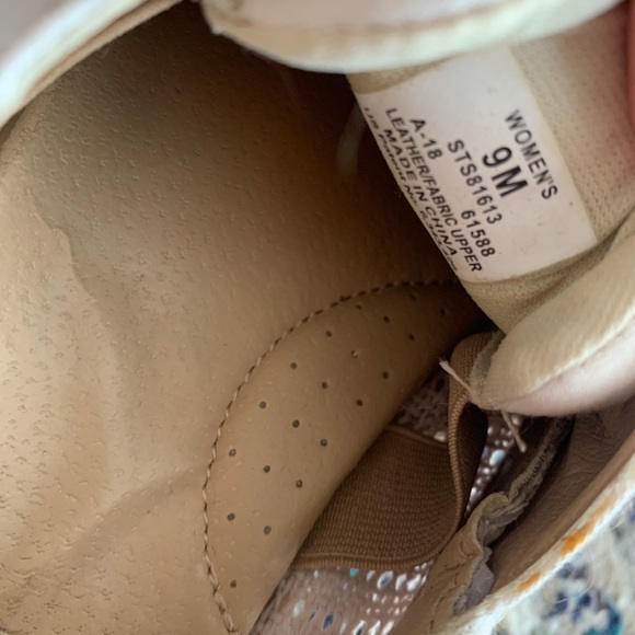 Tan sperry boat shoes. - Picture 2 of 4